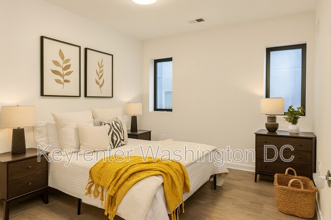 Building Photo - 1460 Belmont St NW