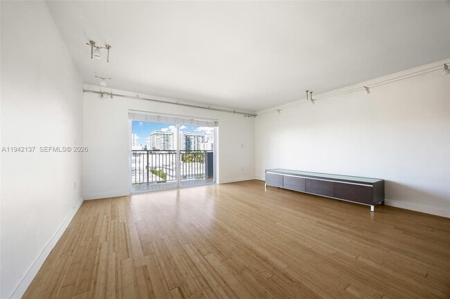 Building Photo - 947 Lenox Ave.