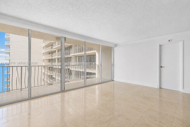 Building Photo - 7601 E Treasure Dr