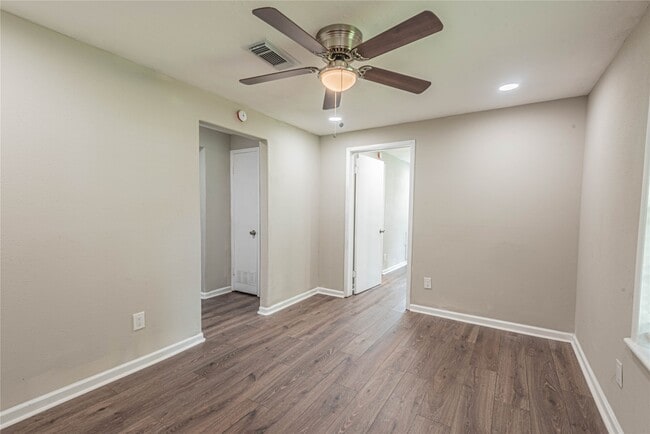 Building Photo - 2110 N Galveston Ave