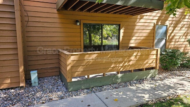 Building Photo - 3335 S Ammons St