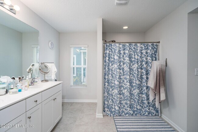 Building Photo - 581 Meadow Ridge Dr