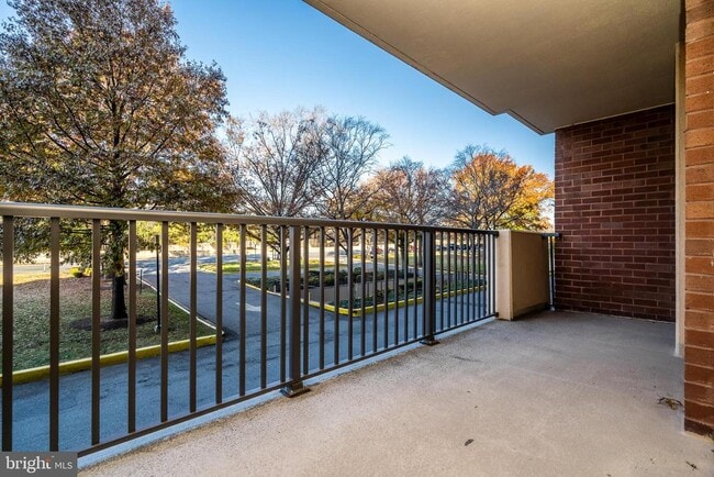 Building Photo - 1300 Army Navy Dr