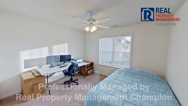 Building Photo - Upper Level Condo in Holton Place w/Community Pool