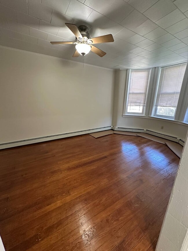 Building Photo - 66-13 60th Ln