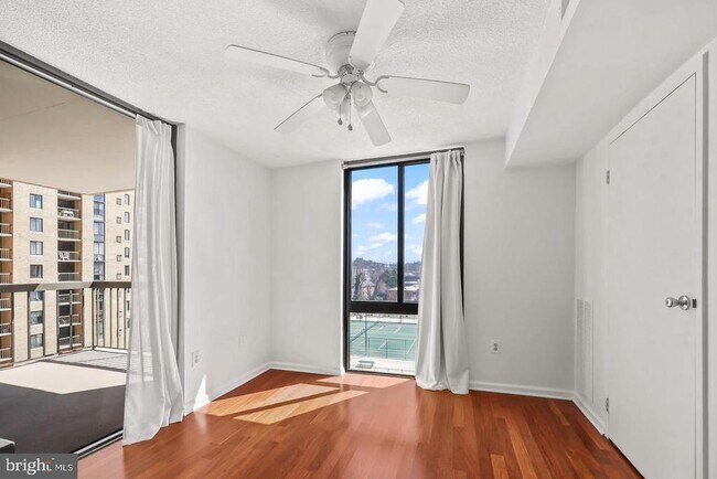 Building Photo - 4500 S Four Mile Run Dr