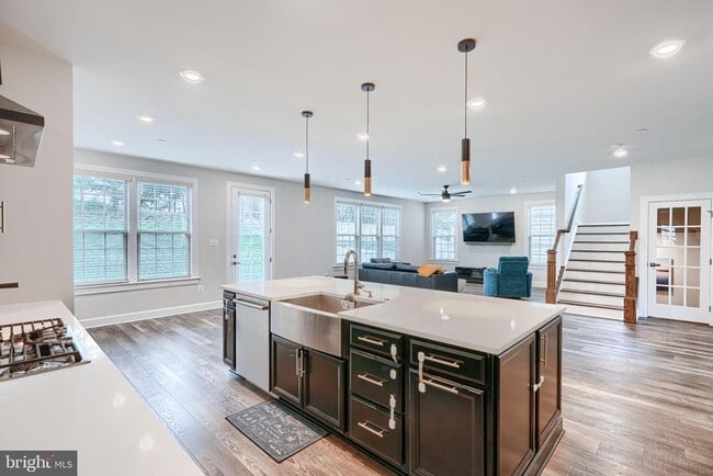Building Photo - 7123 Starmount Ct