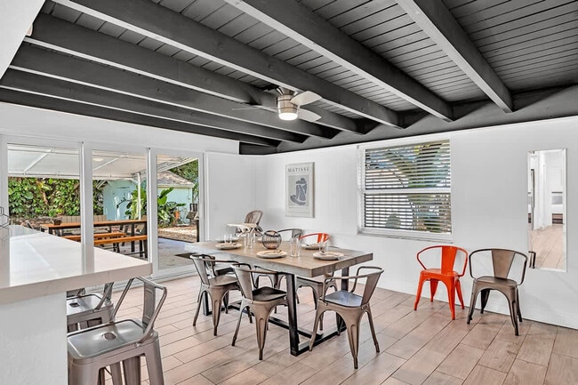 Building Photo - 1568 NE 35th St