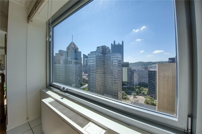 Building Photo - 320 Fort Duquesne Blvd
