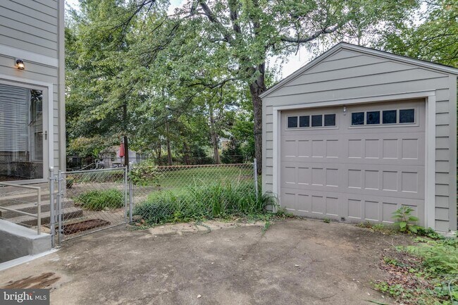 Building Photo - 2508 Davis Ave