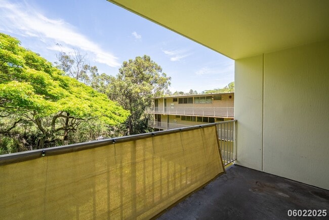 Building Photo - $2,500 /2 Bed /1 Bath / 2 PARKING In beaut...