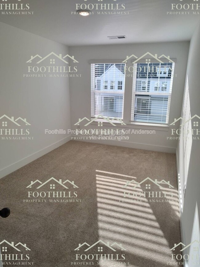 Building Photo - 267 Silo Rdg Dr