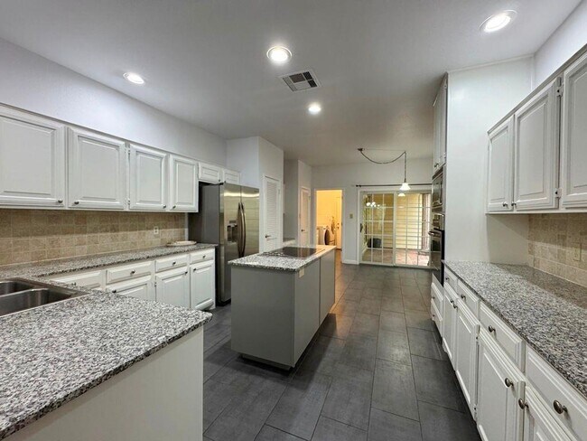 Building Photo - 6401 Wallace Cove