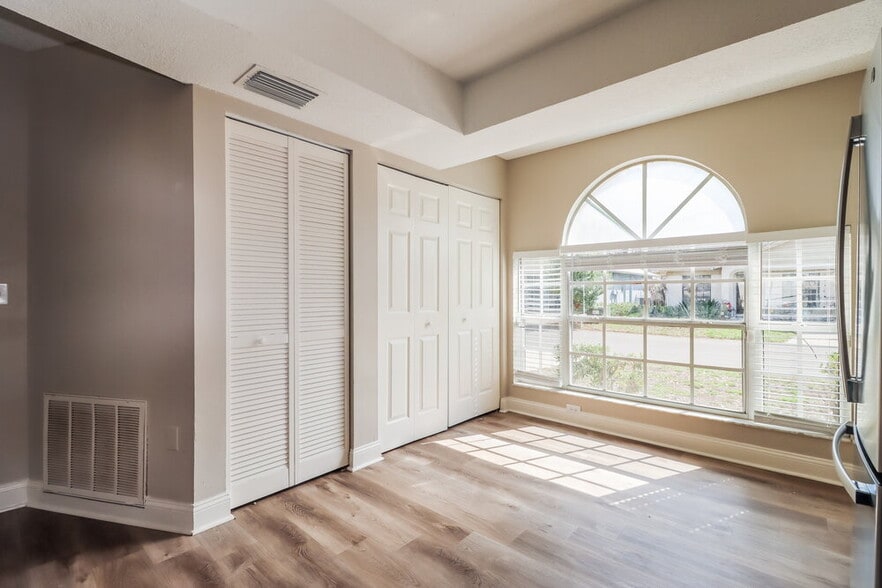 Building Photo - 10917 Freemont Dr