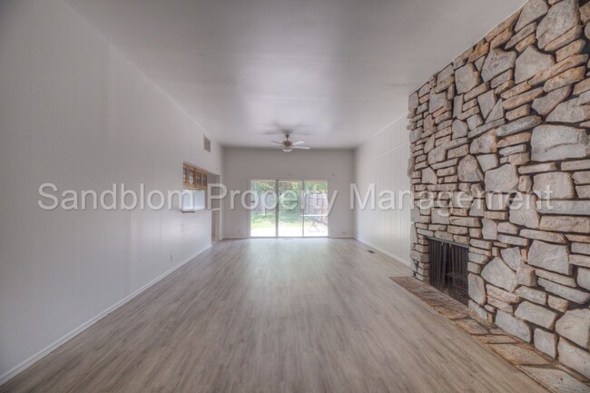 Building Photo - For Lease | South Tulsa Duplex | $1400 Rent