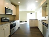 Building Photo - 785 Lake Francis Dr