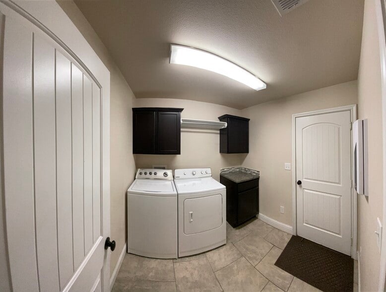 Laundry Room - 6922 Ranch Hand Dr