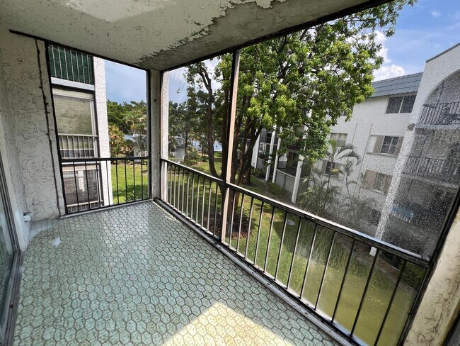 Building Photo - Spacious 2 Bedroom in Inverrary