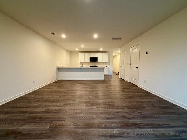 Building Photo - 844 Pine Cone Ln