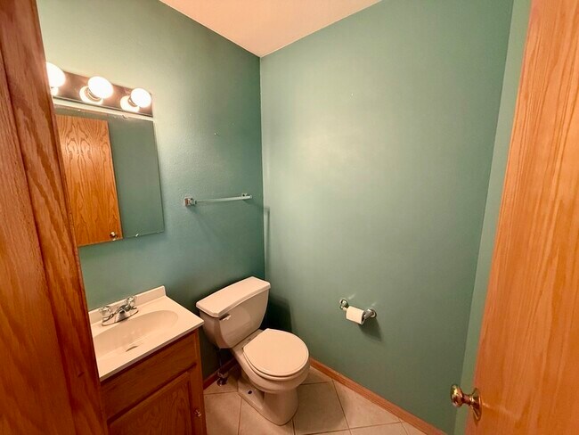 Building Photo - 721 Broderick Dr NE