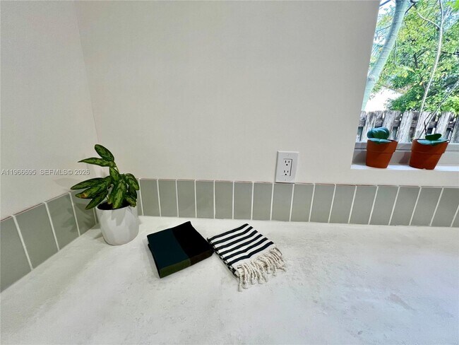 Building Photo - 1623 Johnson St