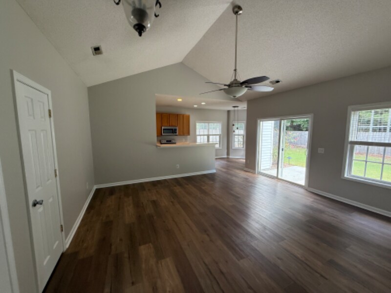Building Photo - 7120 Farrington Farms Dr