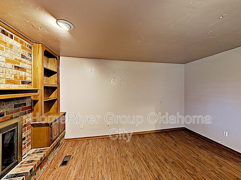 Building Photo - 1036 W Windsor Way