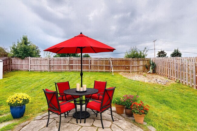 Building Photo - 304 Jackson St