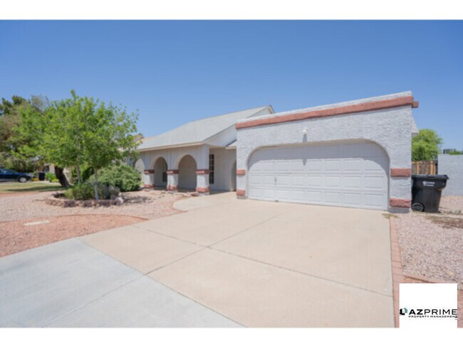 Building Photo - Welcome to a Crown Jewel in Chandler- A Ra...