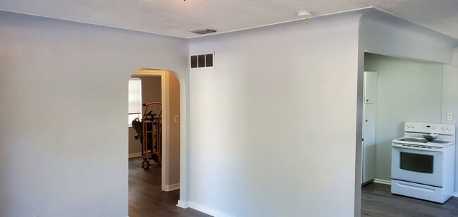 Building Photo - 1425 40th St S