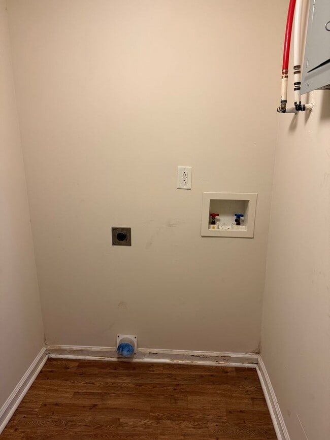 Building Photo - 1117 Douglas Ave