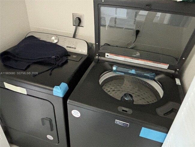 Building Photo - 1121 SW 122nd Ave