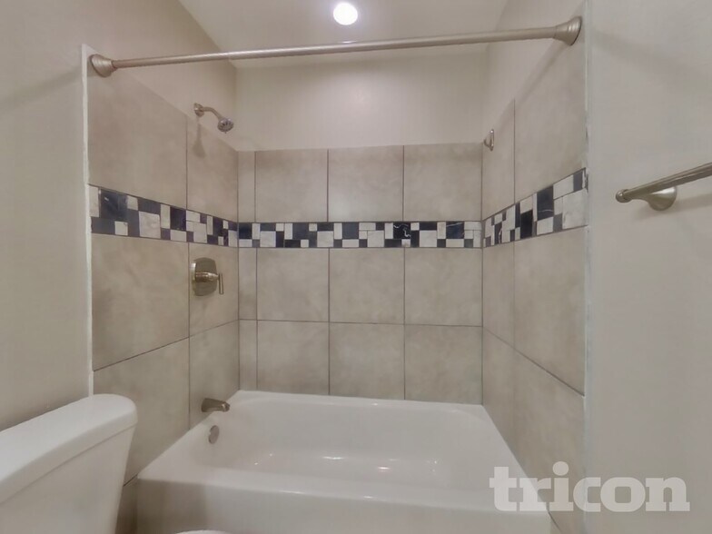 Building Photo - 4003 28th Ave