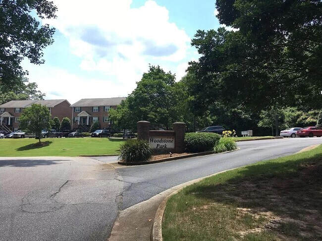 Building Photo - 2BR Condo Overlooking UGA Golf Course | On UGA Bus Line | Minutes to Campus