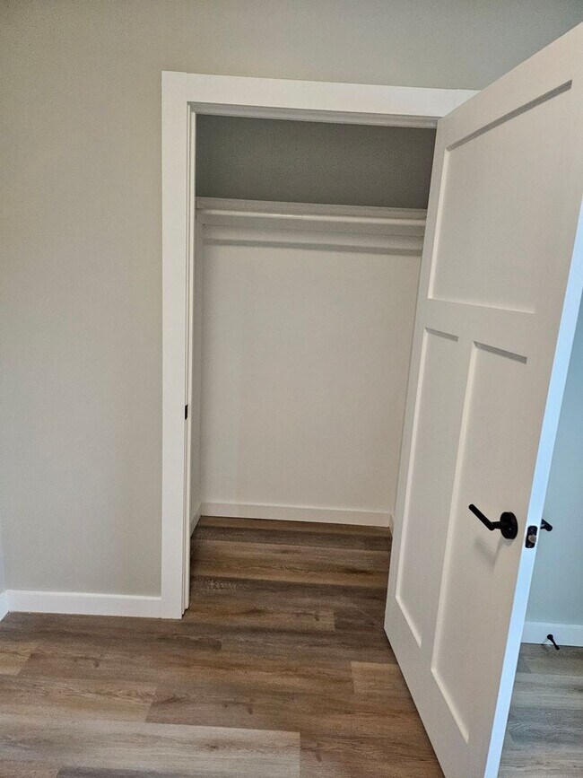 Building Photo - New 2 bed apartment