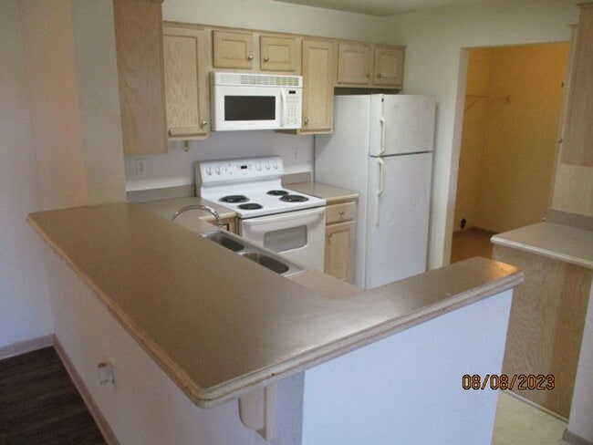 Building Photo - 913 Westridge Dr