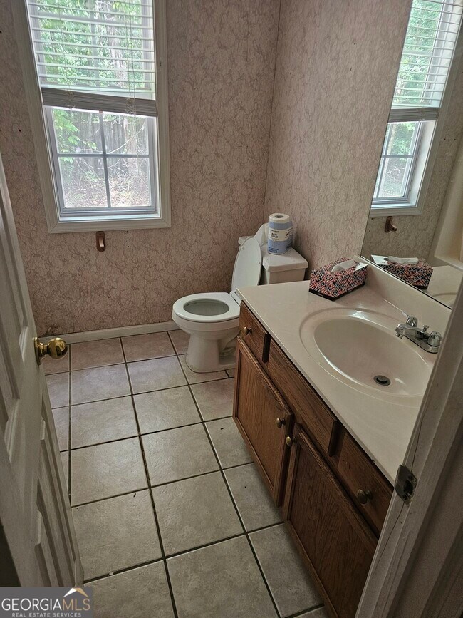 Building Photo - 40 Summerwood Ln