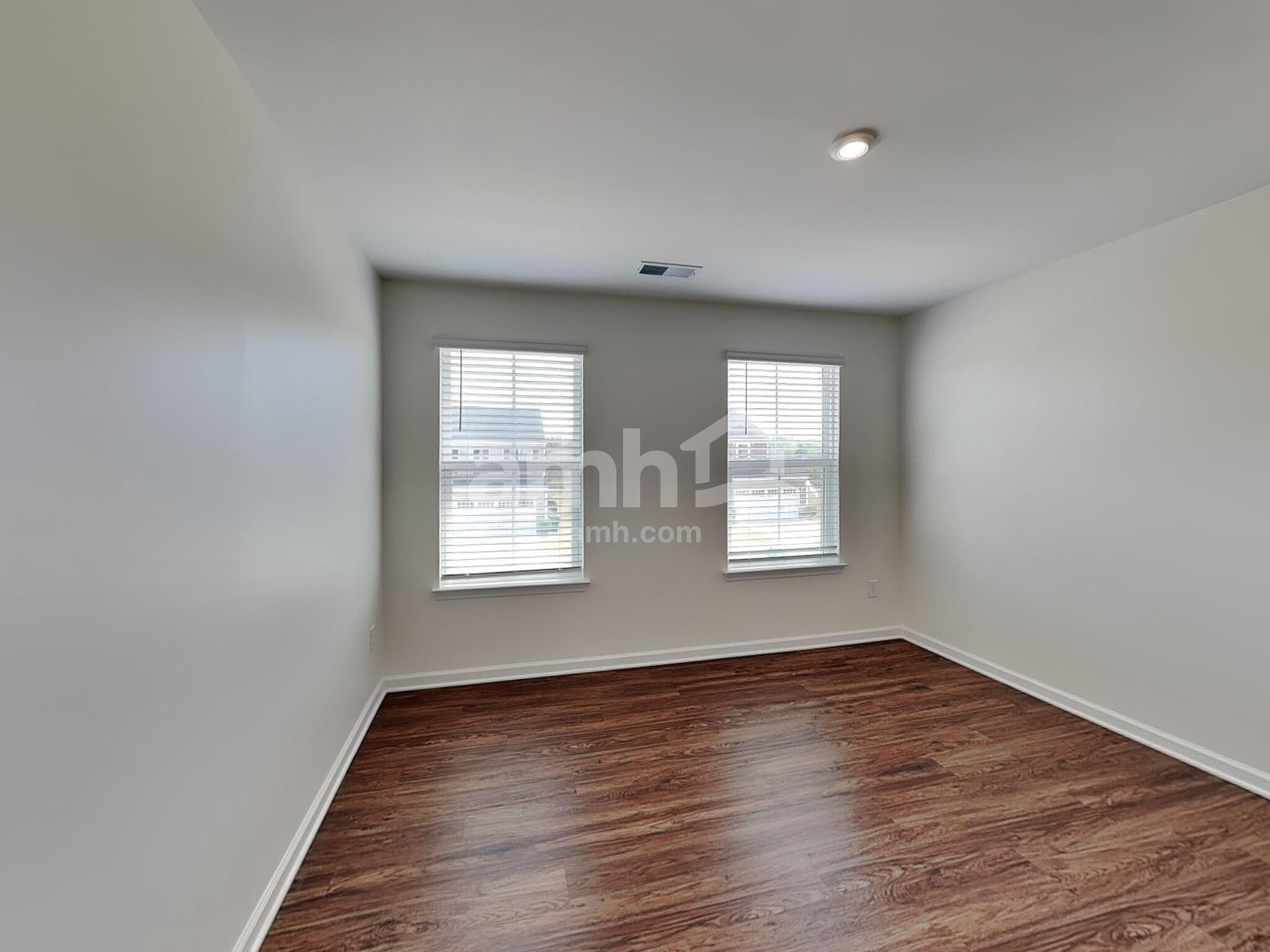 Building Photo - 553 Larragan Dr