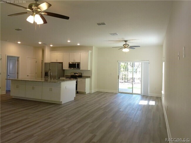 Building Photo - 7202 Everest Ave