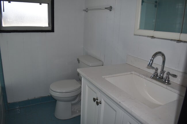 Building Photo - 3613 E 14th St