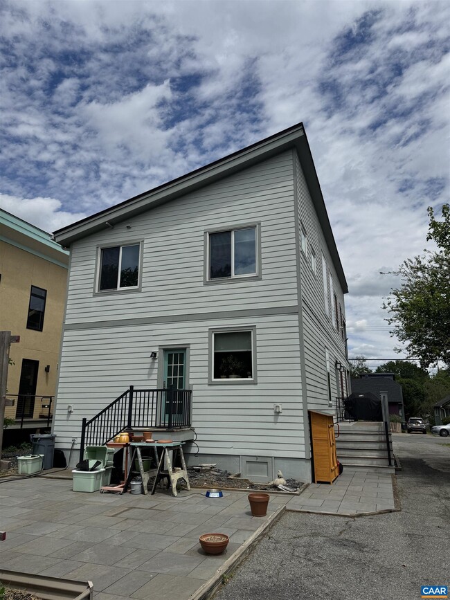 Building Photo - 808 Elliott Ave