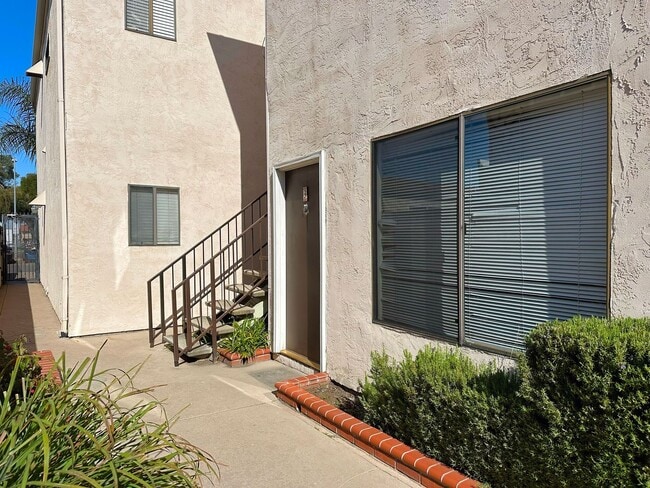 Building Photo - Awesome condo next to North Park Community...