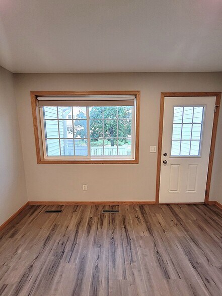 Building Photo - 3553 Sterling Heights Dr