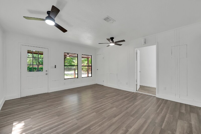 Building Photo - 4622 Bayview Dr