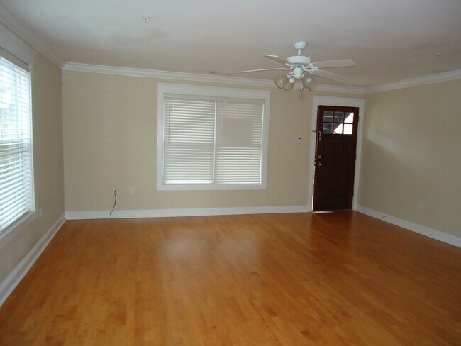 Building Photo - Summit #1012 - End Unit! - PRELEASING FOR AUGUST 2026!