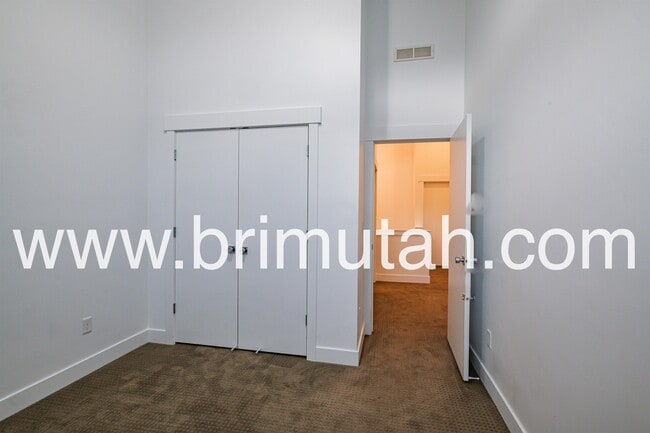 Building Photo - 9196 S Holiday Bowl Ct
