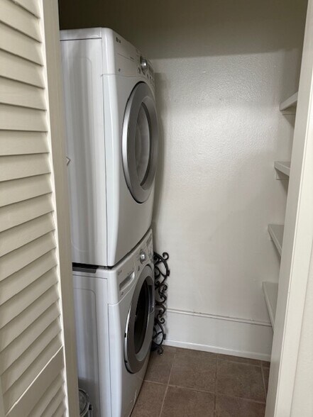 WAHER DRYER - PANTRY - 1845 Corinth Ave