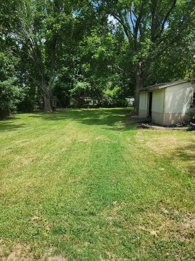 Building Photo - 500 Bluebonnet Dr