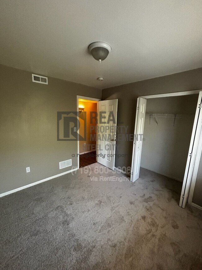 Building Photo - 813 Ardath Ln