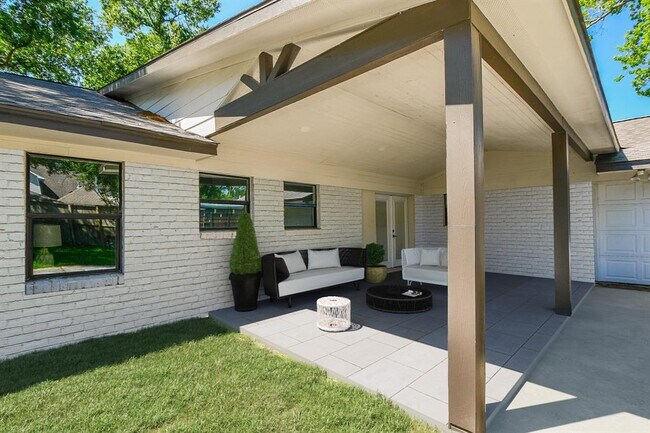 Building Photo - 4302 McDermed Dr